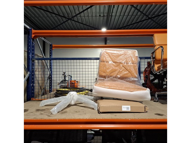 Premium eames ea217 bureaustoel in tan leather, tan leather - afbeelding 2 van  10