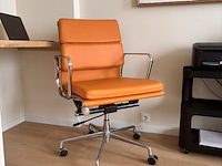 Premium eames ea217 bureaustoel in tan leather, tan leather - afbeelding 3 van  10