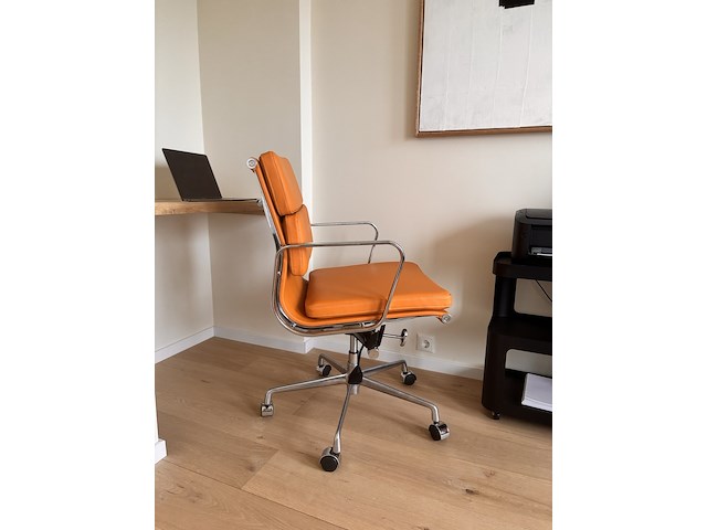 Premium eames ea217 bureaustoel in tan leather, tan leather - afbeelding 4 van  10