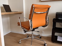 Premium eames ea217 bureaustoel in tan leather, tan leather - afbeelding 5 van  10