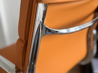 Premium eames ea217 bureaustoel in tan leather, tan leather - afbeelding 7 van  10
