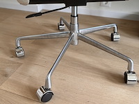 Premium eames ea217 bureaustoel in tan leather, tan leather - afbeelding 9 van  10