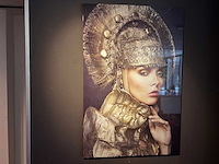 Prent vrouw met gouden kroon 120x80 cm - afbeelding 2 van  2