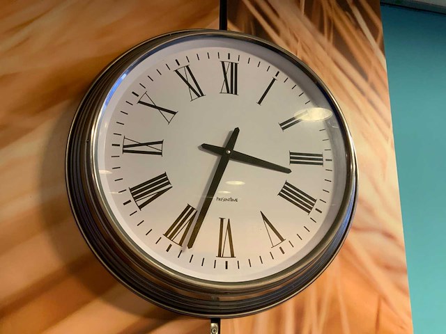 Present time xl winkel klok - afbeelding 1 van  4