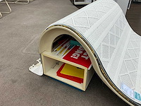 Presentatie meubel voor vloerkleden - afbeelding 2 van  2