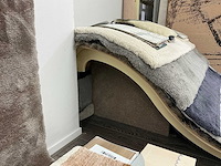 Presentatie meubel voor vloerkleden - afbeelding 2 van  3