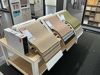 Presentatie tafel met tapijt samples (4x) - afbeelding 3 van  11