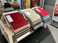 Presentatie tafel met tapijt samples (4x) - afbeelding 7 van  11