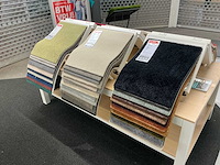 Presentatie tafel met tapijt samples (4x) - afbeelding 8 van  11