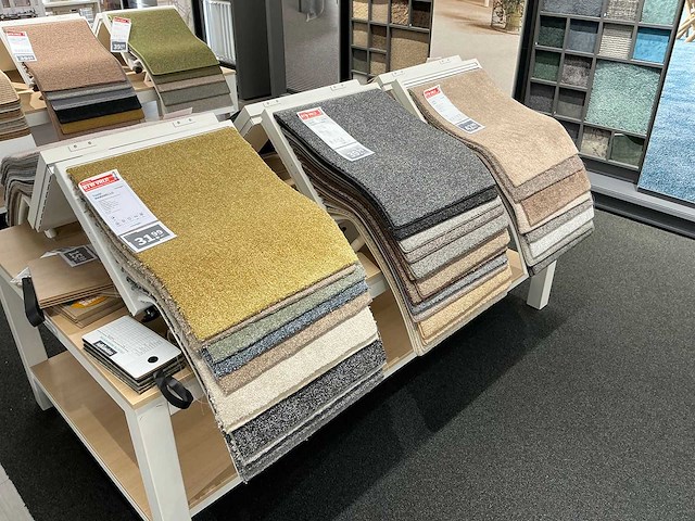 Presentatie tafel met tapijt samples (4x) - afbeelding 11 van  11