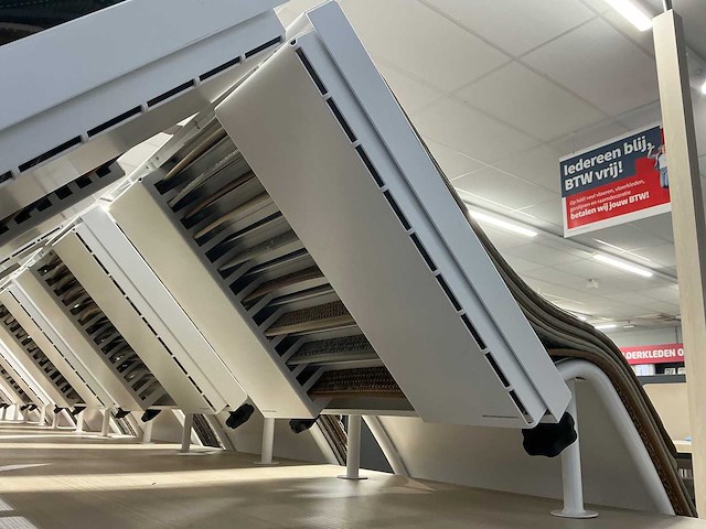 Presentatie tafel met tapijt samples (4x) - afbeelding 4 van  8