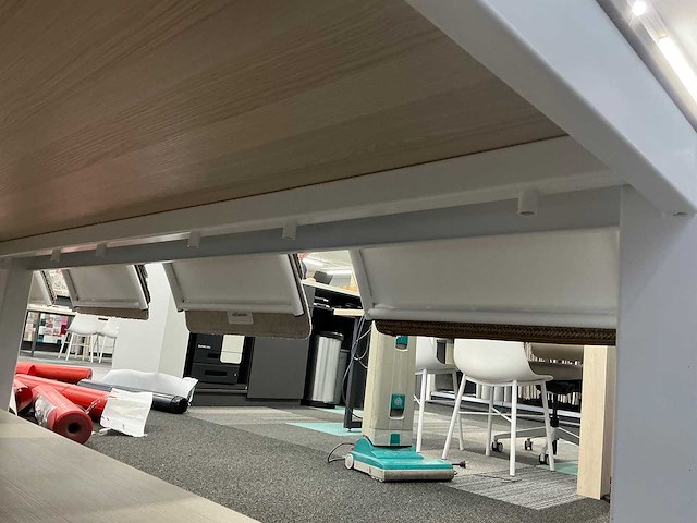 Presentatie tafel met tapijt samples (4x) - afbeelding 5 van  8