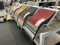 Presentatie tafel met tapijt samples (4x) - afbeelding 6 van  8