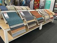 Presentatie tafel met tapijt samples (8x) - afbeelding 2 van  13