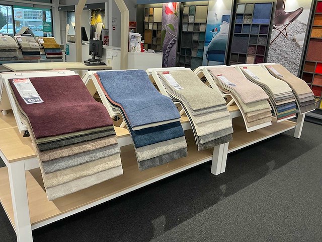 Presentatie tafel met tapijt samples (8x) - afbeelding 3 van  13