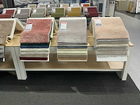 Presentatie tafel met tapijt samples (8x) - afbeelding 7 van  13