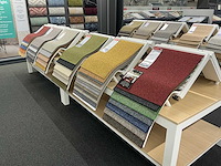 Presentatie tafel met tapijt samples (8x) - afbeelding 11 van  13