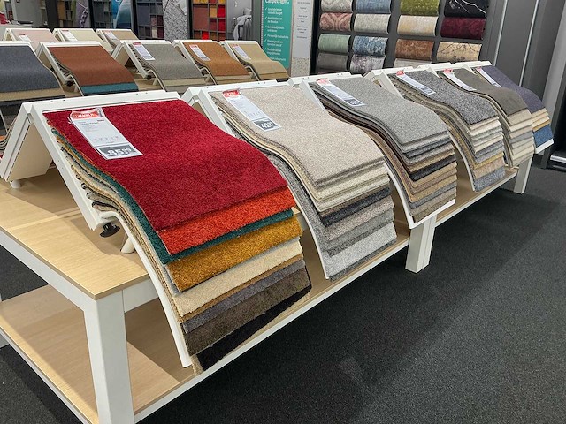 Presentatie tafel met tapijt samples (8x) - afbeelding 13 van  13