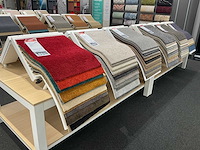 Presentatie tafel met tapijt samples (8x) - afbeelding 13 van  13