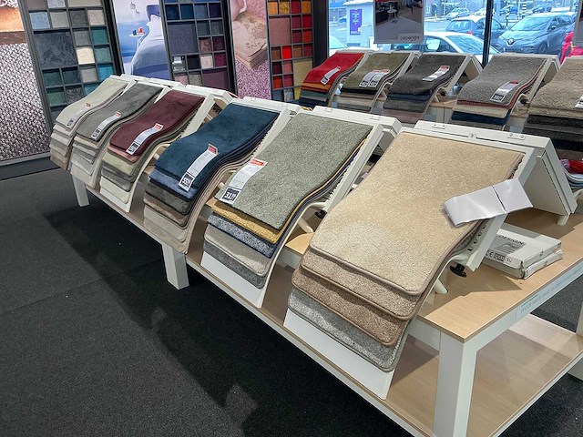 Presentatie tafel met tapijt samples (8x) - afbeelding 2 van  13