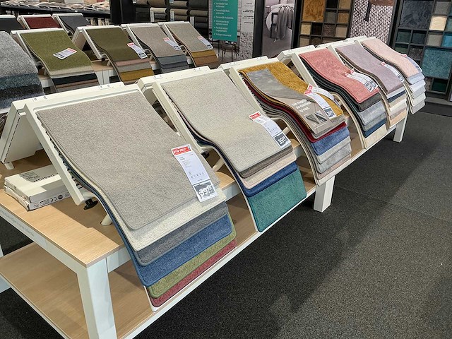 Presentatie tafel met tapijt samples (8x) - afbeelding 3 van  13