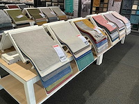 Presentatie tafel met tapijt samples (8x) - afbeelding 3 van  13