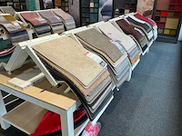 Presentatie tafel met tapijt samples (8x) - afbeelding 5 van  13