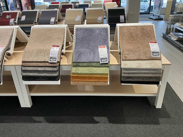 Presentatie tafel met tapijt samples (8x) - afbeelding 6 van  13