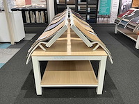 Presentatie tafel met tapijt samples (8x) - afbeelding 7 van  13