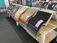 Presentatie tafel met tapijt samples (8x) - afbeelding 12 van  13