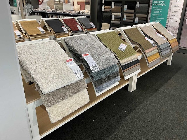 Presentatie tafel met tapijt samples (8x) - afbeelding 13 van  13