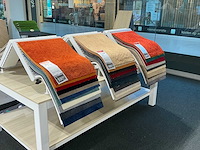 Presentatie tafel met tapijtsamples (8x) - afbeelding 3 van  14