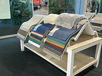 Presentatie tafel met tapijtsamples (8x) - afbeelding 6 van  14