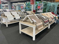 Presentatie tafel met tapijtsamples (8x)