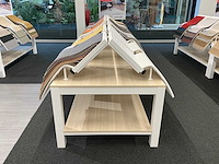 Presentatie tafel met tapijtsamples (8x) - afbeelding 7 van  14