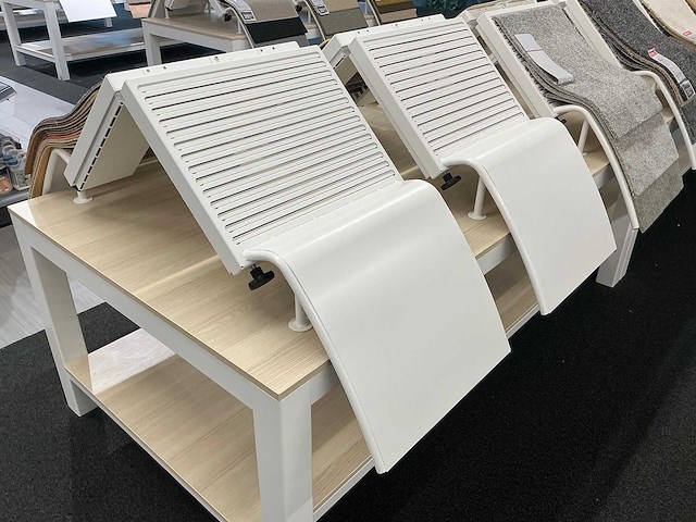 Presentatie tafel met tapijtsamples (8x) - afbeelding 8 van  14
