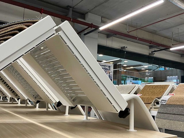 Presentatie tafel met tapijtsamples (8x) - afbeelding 9 van  14