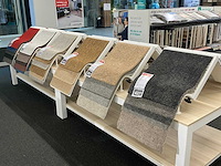 Presentatie tafel met tapijtsamples (8x) - afbeelding 11 van  14