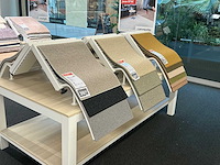 Presentatie tafel met tapijtsamples (8x) - afbeelding 13 van  14