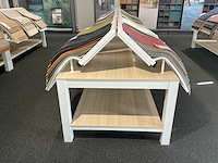 Presentatie tafel met tapijtsamples (8x) - afbeelding 5 van  12