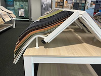 Presentatie tafel met tapijtsamples (8x) - afbeelding 6 van  12