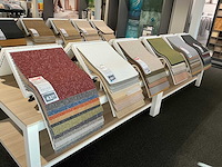 Presentatie tafel met tapijtsamples (8x) - afbeelding 11 van  12