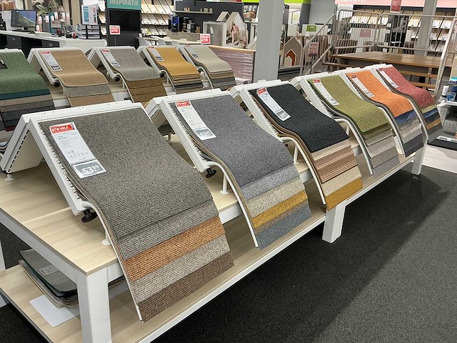 Presentatie tafel met tapijtsamples (8x) - afbeelding 2 van  13