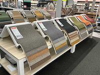 Presentatie tafel met tapijtsamples (8x) - afbeelding 2 van  13