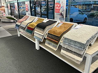 Presentatie tafel met tapijtsamples (8x) - afbeelding 3 van  13