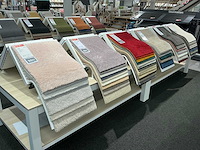 Presentatie tafel met tapijtsamples (8x) - afbeelding 4 van  13