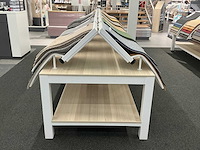 Presentatie tafel met tapijtsamples (8x) - afbeelding 7 van  13