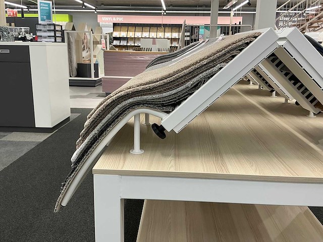 Presentatie tafel met tapijtsamples (8x) - afbeelding 8 van  13