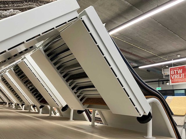 Presentatie tafel met tapijtsamples (8x) - afbeelding 9 van  13