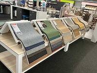 Presentatie tafel met tapijtsamples (8x) - afbeelding 11 van  13